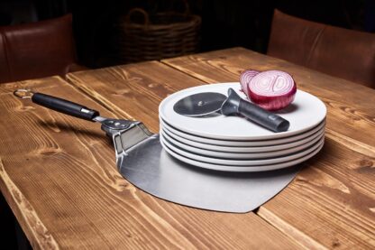 WEBER 6 Pizzatallerkener + hjul og spade